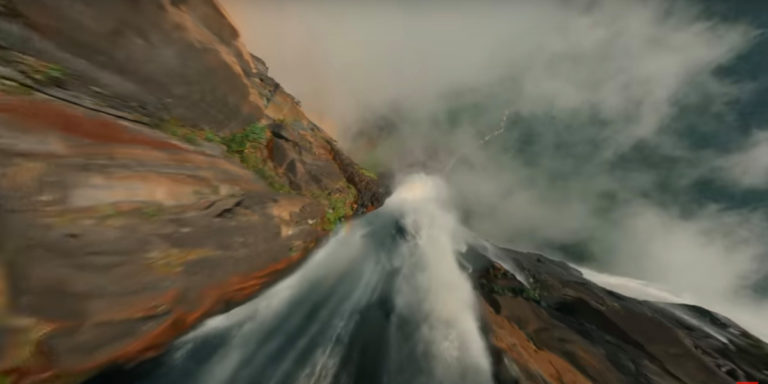 Δείτε μια απίστευτη κατάδυση από τον ψηλότερο καταρράκτη του κόσμου (βίντεο)