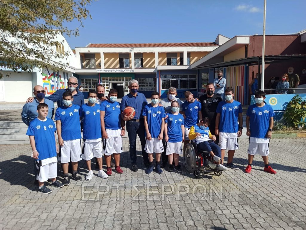 Σέρρες: Ο Π. Γιαννάκης μοίρασε χαμόγελα στα παιδιά του Ειδικού σχολείου, σε μαθητές και αθλητές του Ορφέα