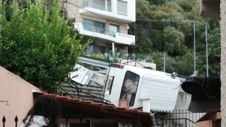 Καβάλα: «Τρελή» πορεία φορτηγού στο Παληό