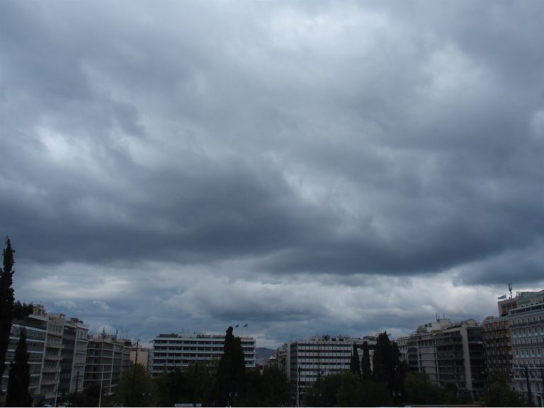 O καιρός με τον Π. Γιαννόπουλο: Παρασκευή – Σάββατο μικρή πτώση της θερμοκρασίας, τοπικά θυελλώδεις βοριάδες στο Αιγαίο (video)