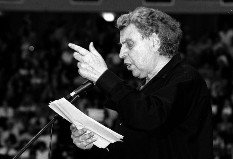 Καλαμάτα: Ψήφισμα του Δ.Σ. και δήλωση Δημάρχου για το θάνατο του Μίκη Θεοδωράκη