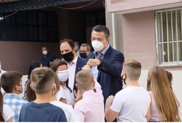 Την κατασκευή 17 νέων σχολικών μονάδων ανακοίνωσε ο Απ. Τζιτζικώστας