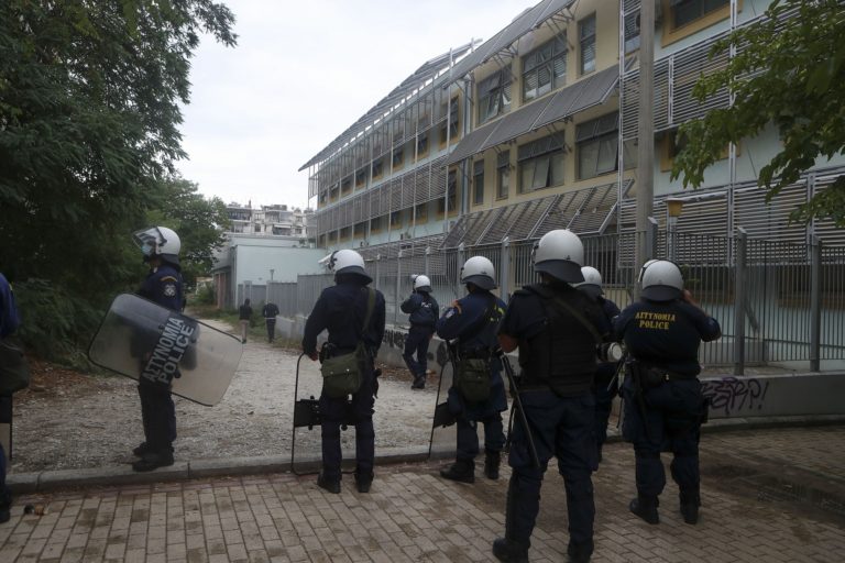 Επεισόδια στη Σταυρούπολη: Σφοδρή πολιτική αντιπαράθεση για τις “συγκρούσεις” στα ΕΠΑΛ