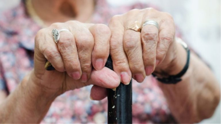 Θεσσαλονίκη: Στον Εισαγγελέα 20χρονος που ξυλοκόπησε μέχρι θανάτου 88χρονη για να την ληστέψει