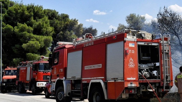 Θεσσαλονίκη: Φωτιά σε εξέλιξη πίσω από τα κοιμητήρια της Θέρμης
