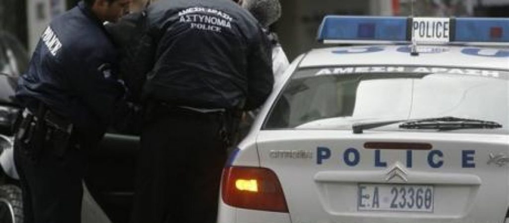 Βόλος: Συνελήφθη 21χρονος με κλομπ, μαχαίρι και ράβδους