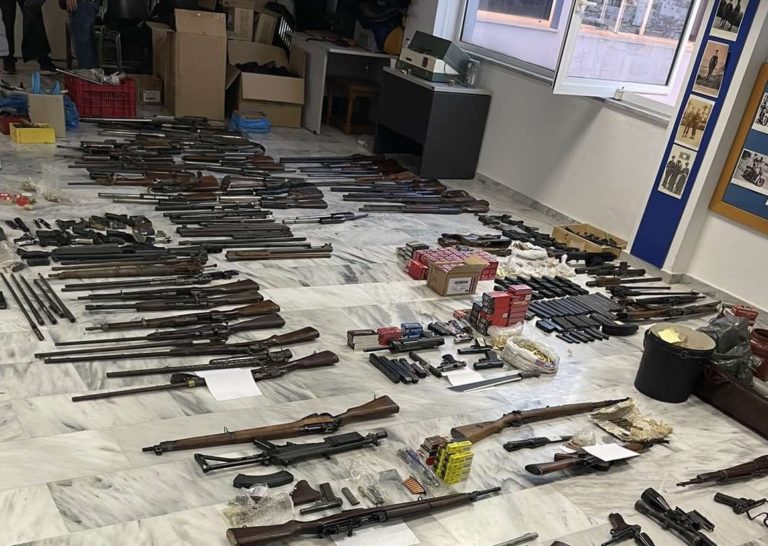 Εξαρθρώθηκε κύκλωμα εμπορίας όπλων στα Χανιά – Κατασχέθηκαν δεκάδες όπλα και χιλιάδες φυσίγγια (εικόνες)