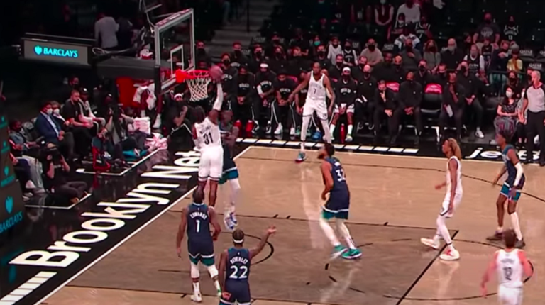 NBA: Στην κορυφή του Top-5 η «πτήση» του Μίλσαπ (video)