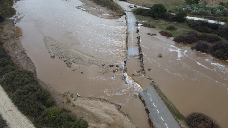 Σέρρες: Δείτε εικόνες από την υπερχείλιση του ποταμού στο Δήμο Βισαλτίας (video)