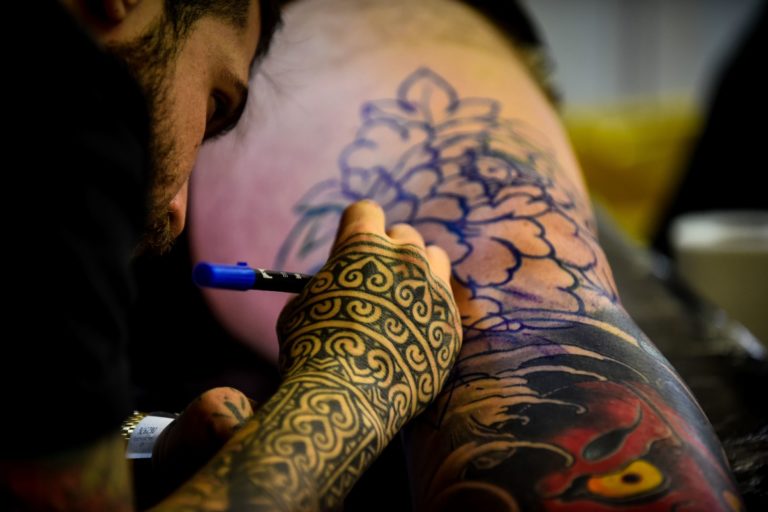 Ο θεατός και αθέατος κόσμος των tattoos