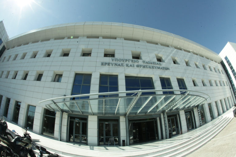 Βουλή: Προσλήψεις αναπληρωτών για κάλυψη αναγκών στα σχολεία λόγω κορονοϊού προβλέπει τροπολογία του υπουργείου Παιδείας
