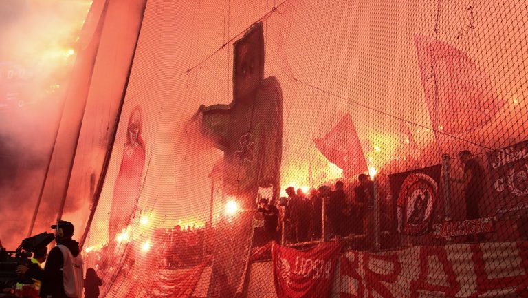 Σε απολογία o Ολυμπιακός για τις διακοπές λόγω καπνογόνων με Παναθηναϊκό