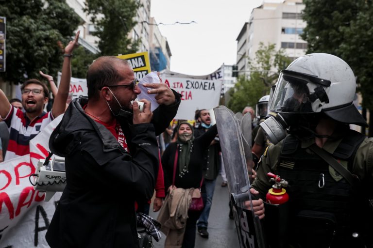 ΣΥΡΙΖΑ: Ο κ. Θεοδωρικάκος φαίνεται πως ζήλεψε τη δόξα του προκατόχου του