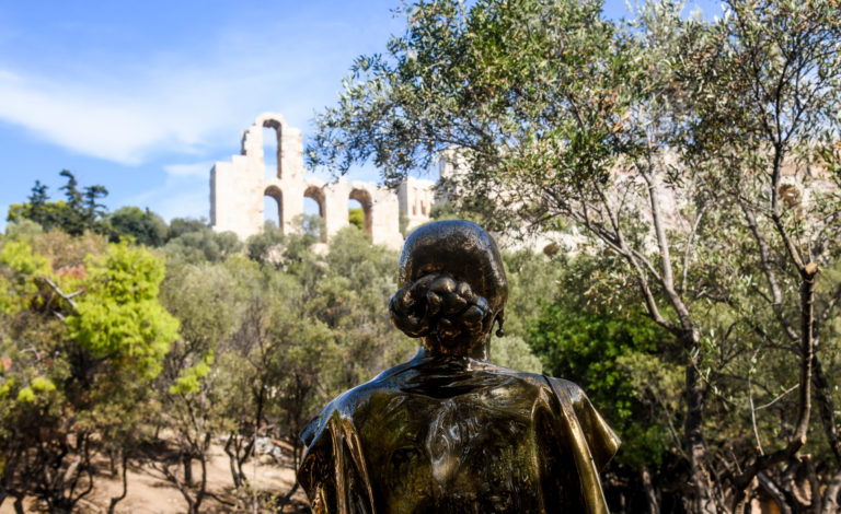 Το άγαλμα της Μαρίας Κάλλας «διχάζει» τον κόσμο – Tι λέει η Λιάνα Σκουρλή, πρόεδρος του Συλλόγου θαυμαστών της (video)