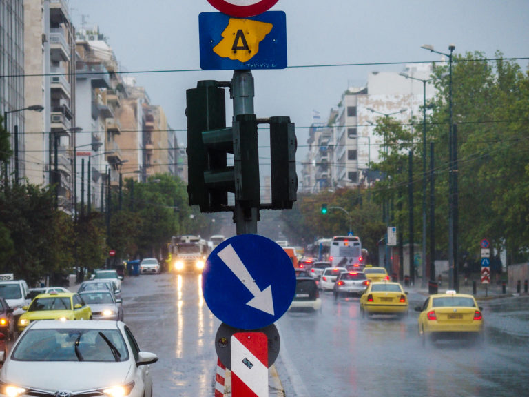 Δακτύλιος – Δήμος Αθηναίων: Βήμα – βήμα η διαδικασία έκδοσης άδειας για τους κατοίκους του κέντρου (video)