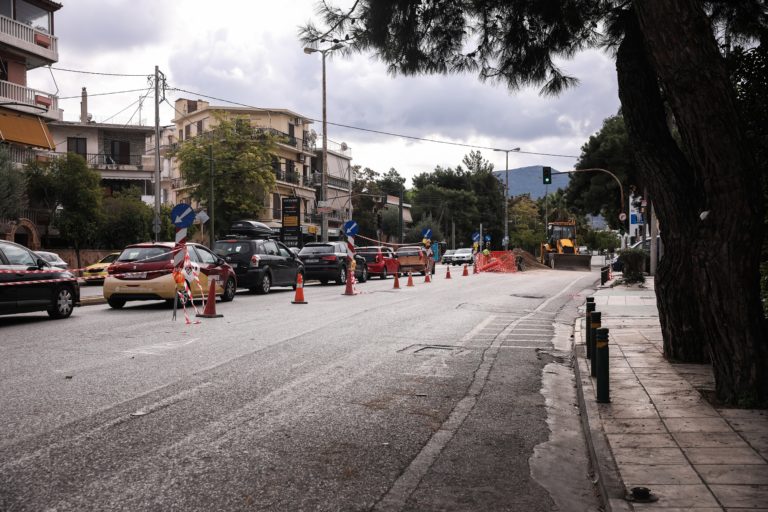 Δόθηκε στην κυκλοφορία το τμήμα της Παπανικολή, στο Χαλάνδρι, που είχε υποστεί καθίζηση