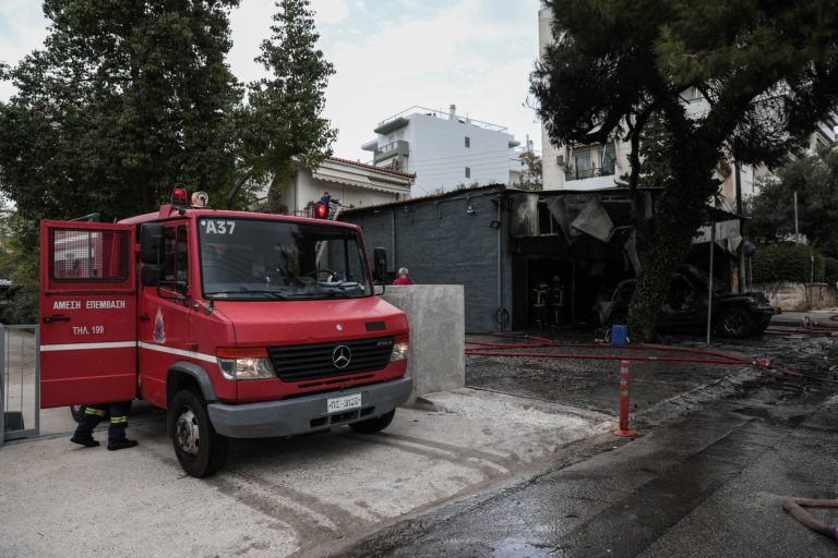 Βύρωνας: Φωτιά σε διαμέρισμα – Απεγκλωβίστηκε ζευγάρι με ανήλικα από το μπαλκόνι