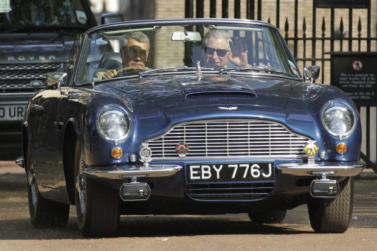 Πρίγκιπας Κάρολος: Η Aston Martin του καίει… κρασί και τυρί!
