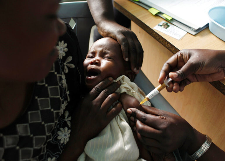 ΠΟΥ: Εγκρίθηκε η χορήγηση πρωτοποριακού εμβολίου ελονοσίας στα παιδιά της υποσαχάριας περιοχής