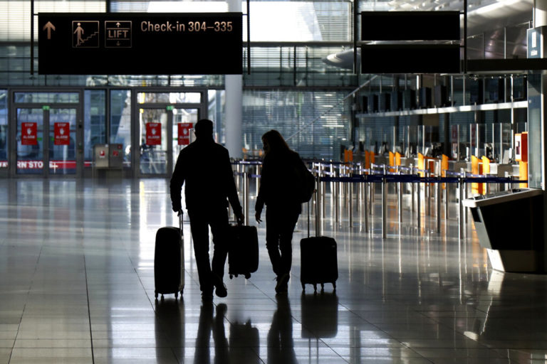 Γερμανία: Διακοπή λειτουργίας του αεροδρομίου στο Μόναχο λόγω οπλοβομβίδας σε χειραποσκευή επιβάτη προς Τουρκία