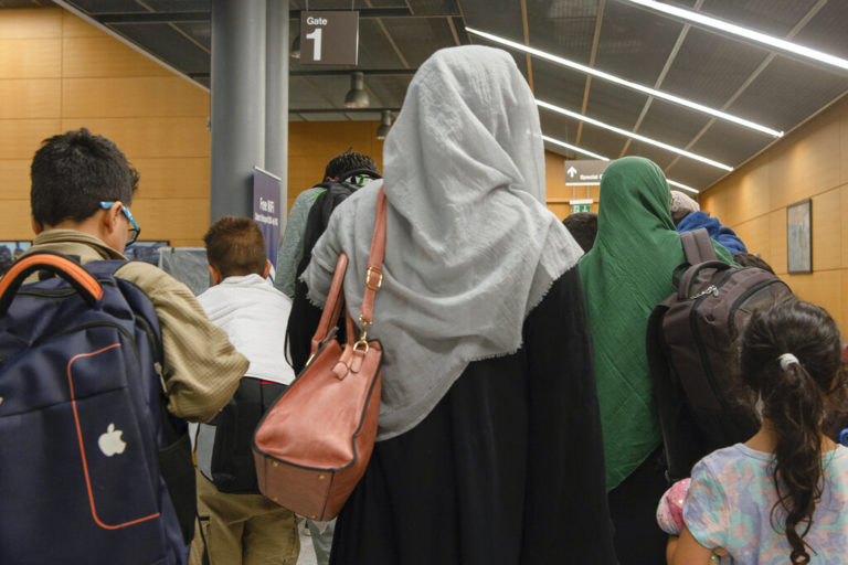 EASO: Αύξηση κατά 40% του αριθμού αιτούντων άσυλο στην ΕΕ