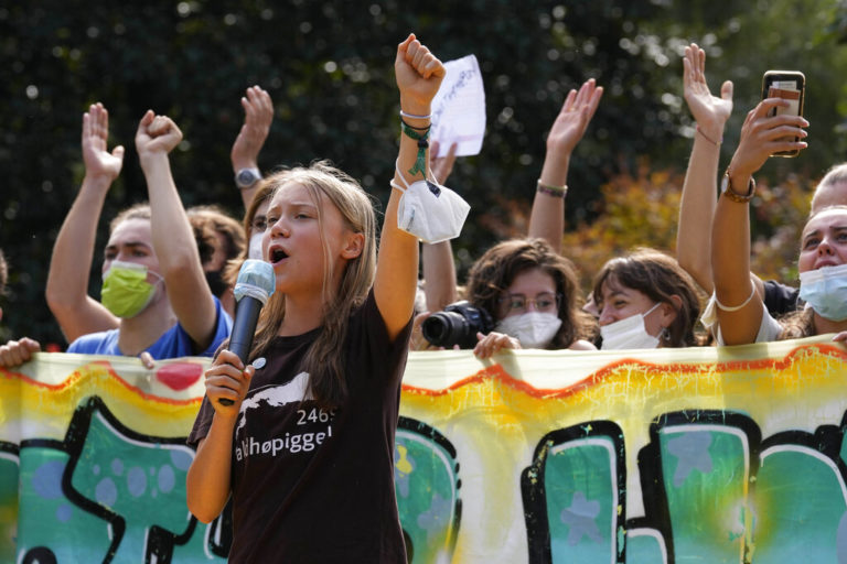 Fridays for Future στο Μιλάνο: Πορεία χιλιάδων νέων με την Greta Thunberg