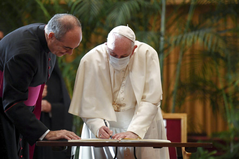 Ρώμη: Οι παγκόσμιοι θρησκευτικοί ηγέτες υπογράφουν κείμενο-έκκληση για την αντιμετώπιση της κλιματικής κρίσης
