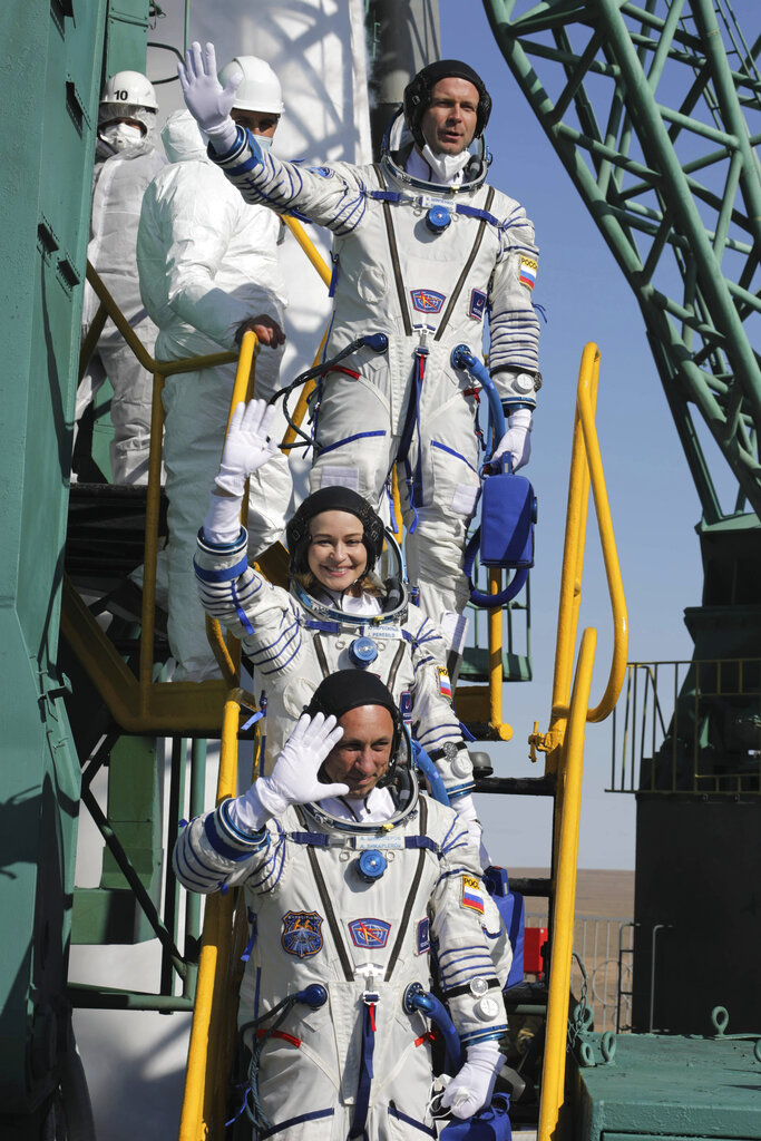 H ρωσική κινηματογραφική ομάδα έφτασε στον διεθνή διαστημικό σταθμό
