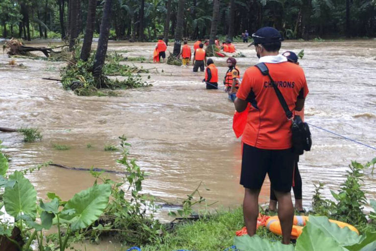 Φιλιππίνες: 11 νεκροί και 7 αγνοούμενοι μετά από τυφώνα