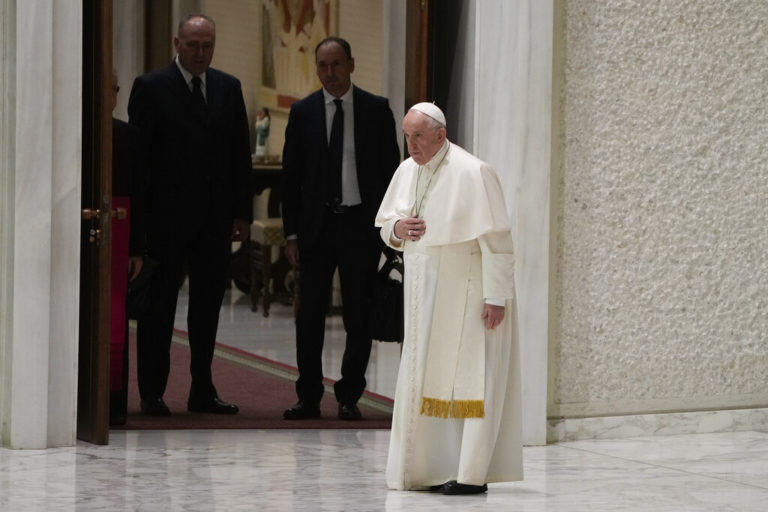 Βατικανό: Χορηγήθηκε στον Πάπα Φραγκίσκο η τρίτη δόση εμβολίου