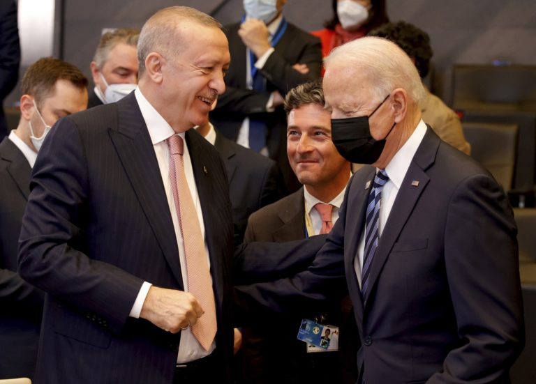 ΗΠΑ -Τουρκία: Πιθανή συνάντηση Μπάιντεν με Ερντογάν στην Γλασκώβη – Σε τι προσβλέπει ο Τούρκος πρόεδρος (video)