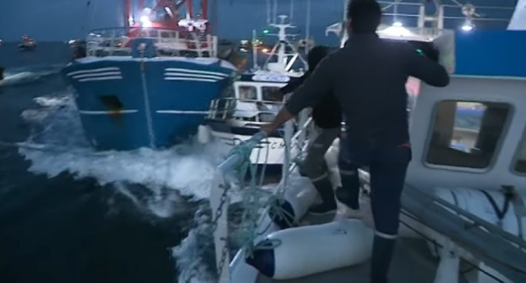 “Πόλεμος των ψαράδων”: Εξηγήσεις ζητά η Βρετανία από τη Γαλλία – Συνάντηση Μακρόν με Τζόνσον την Κυριακή
