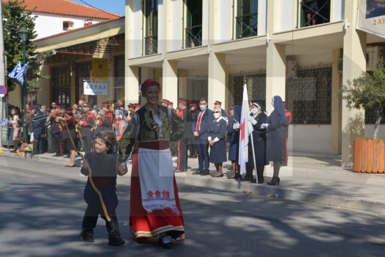 Εκατοντάδες πολίτες παρακολούθησαν την παρέλαση στη Χίο