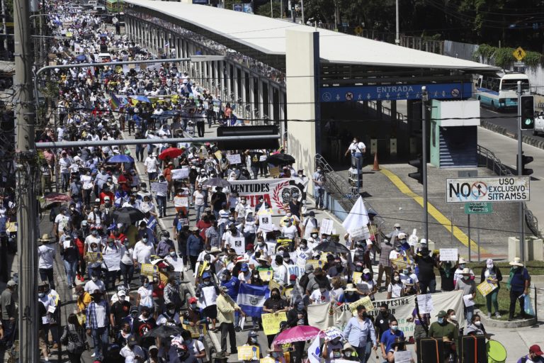 Ελ Σαλβαδόρ: Διαδηλώσεις  εναντίον του προέδρου Ναγίμπ Μπουκέλε και του Bitcoin