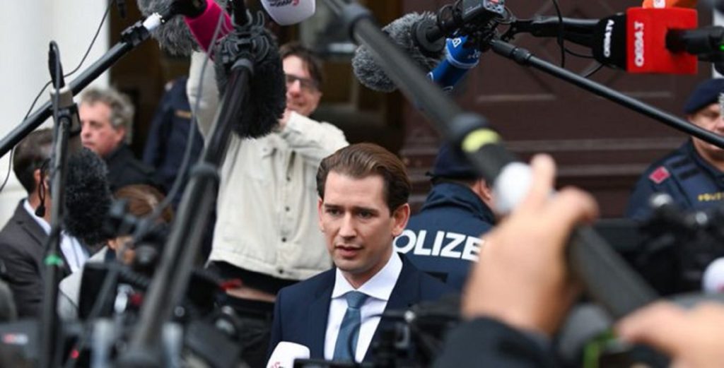 Αυστρία – παραίτηση Κουρτς:  Όρισε διάδοχο και παραμένει στην πολιτική – Θα «απαντήσει» για το σκάνδαλο διαφθοράς