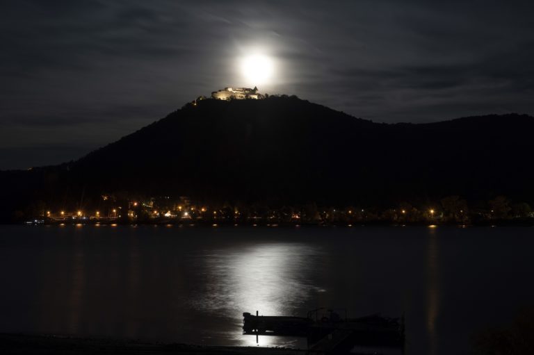 Μαγευτικές εικόνες από την Πανσέληνο του Οκτωβρίου