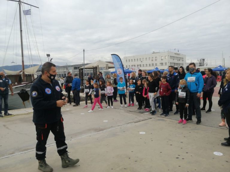 Πολίτες κάθε ηλικίας έτρεξαν σήμερα στον Βόλο για τη “Φλόγα”