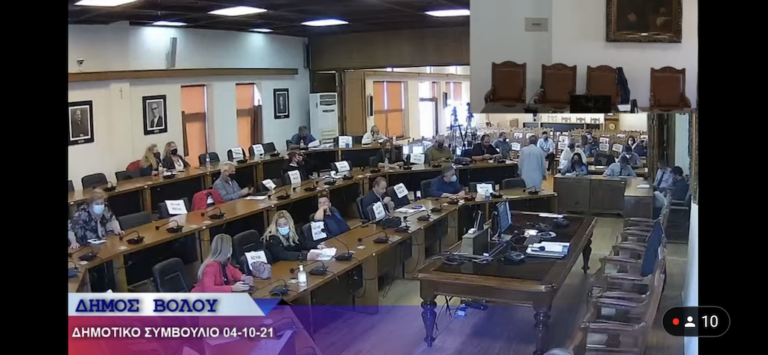 Ένταση στο δημοτικό συμβούλιο Βόλου – Αντιπαράθεση μεταξύ Μπέου και Αποστολάκη