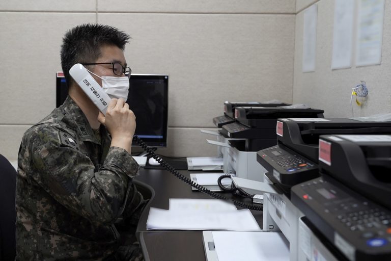 Β. και Ν.Κορέα: Αναθέρμανση επικοινωνιών και αποκατάσταση λειτουργίας στα «κόκκινα» τηλέφωνα