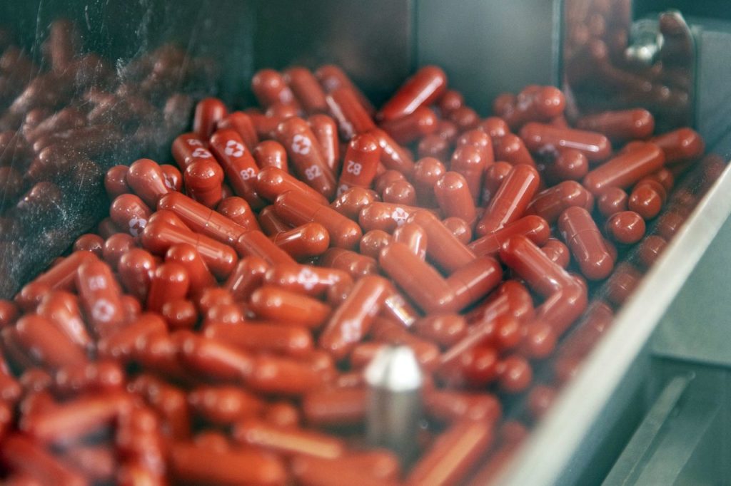 Συστάσεις το “ταχύτερο δυνατό” θα δώσει ο ΕΜΑ για το χάπι κατά της Covid-19