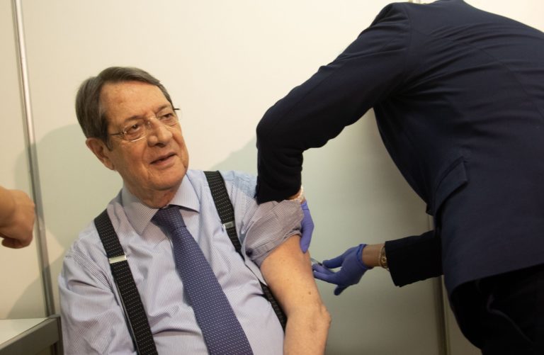 Κύπρος: Τρίτη δόση εμβολίου για τον Ν. Αναστασιάδη -Είναι θέμα κοινωνικής ευθύνης τονίζει ο Πρόεδρος (video)