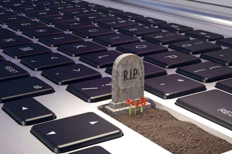 Πού καταλήγει η «ψηφιακή μας κληρονομιά» μετά θάνατον; Ποιοι και γιατί μπορούν να δουν όσα «αφήσαμε πίσω»;