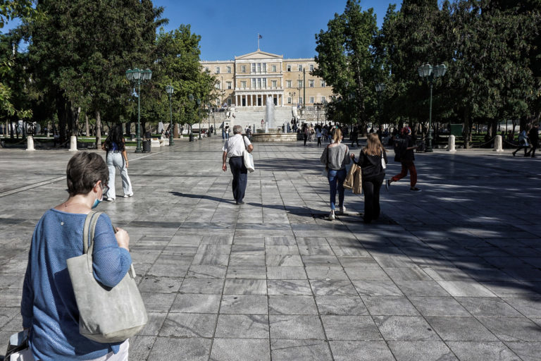 Μέτρα σε Σέρρες και Καρδίτσα — Κανονικότητα για εμβολιασμένους