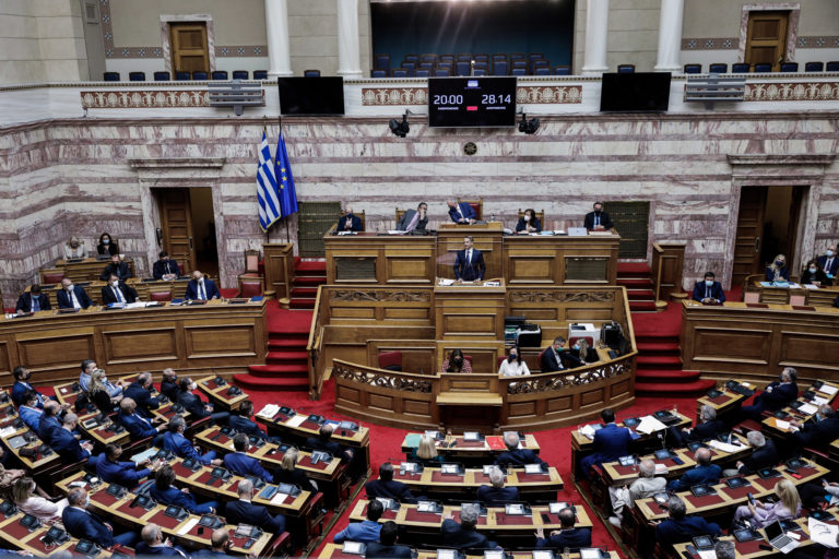 Μετωπική σύγκρουση κορυφής στη Βουλή για την ελληνογαλλική συμφωνία- Ψηφίστηκε κατά πλειοψηφία