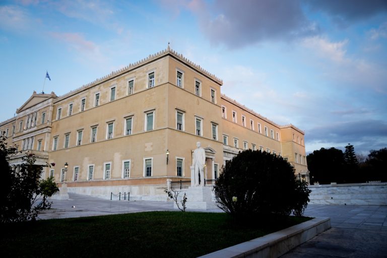 Βουλή: Στις Επιτροπές η ελληνογαλλική συμφωνία – Την  Πέμπτη η ψήφιση της από την Ολομέλεια