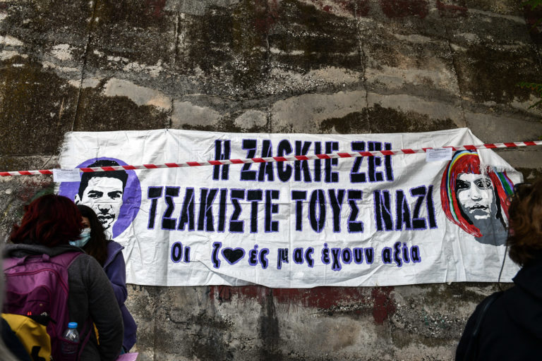 Άρχισε η δίκη για το θάνατο του Ζακ Κωστόπουλου — Τα σπαρακτικά λόγια της οικογένειας (video)