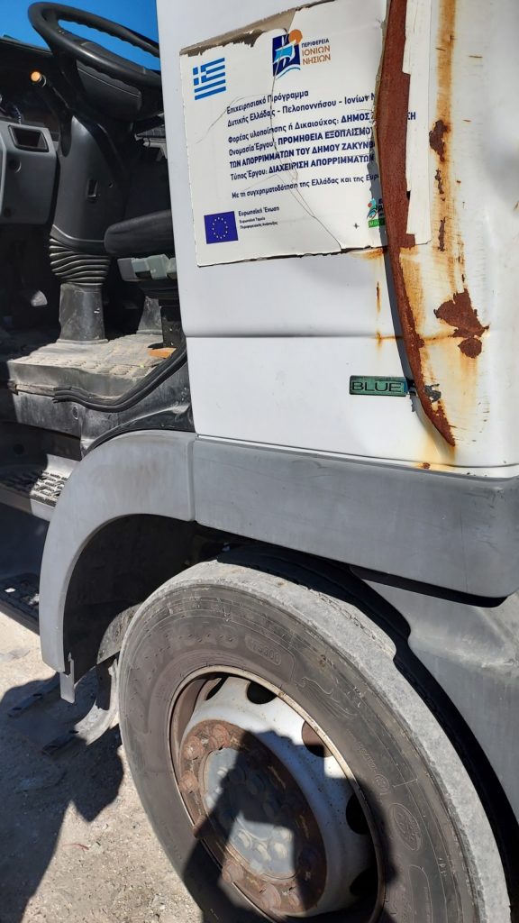 Ζάκυνθος: Κινούμενος κίνδυνος τα απορριμματοφόρα και φορτηγά του Δήμου – Αποκλειστικό φωτορεπορτάζ