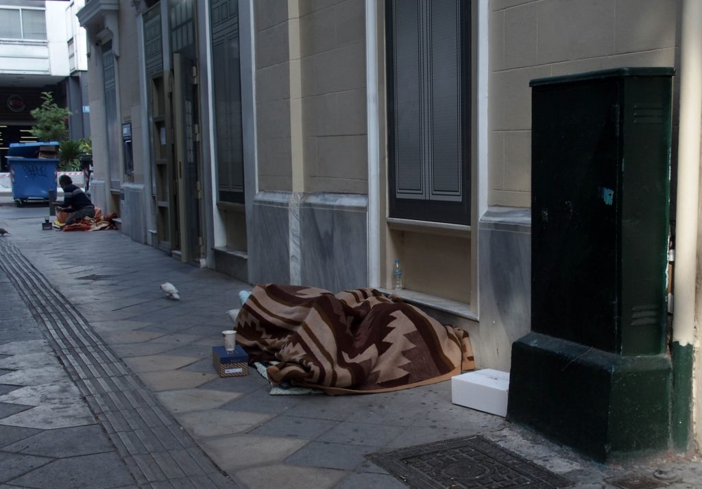 Eurostat: Kίνδυνο φτώχειας ή κοινωνικού αποκλεισμού αντιμετωπίζει το 27,5% των Ελλήνων