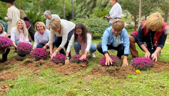 Ένας ροζ κήπος ελπίδας στον Δημοτικό Κήπο Χανίων