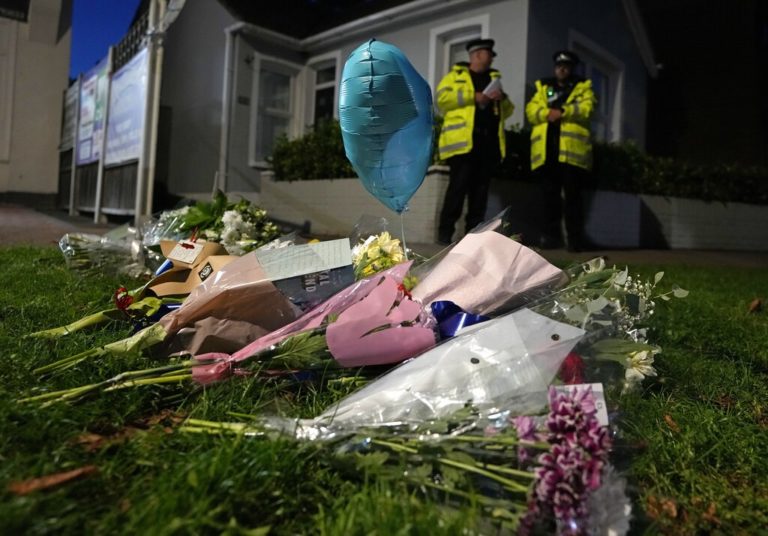 Βρετανία: Η αστυνομία θεωρεί «τρομοκρατική ενέργεια» τη δολοφονία του βουλευτή Ντέιβιντ Έιμες – Έρευνα για την ασφάλεια των βουλευτών